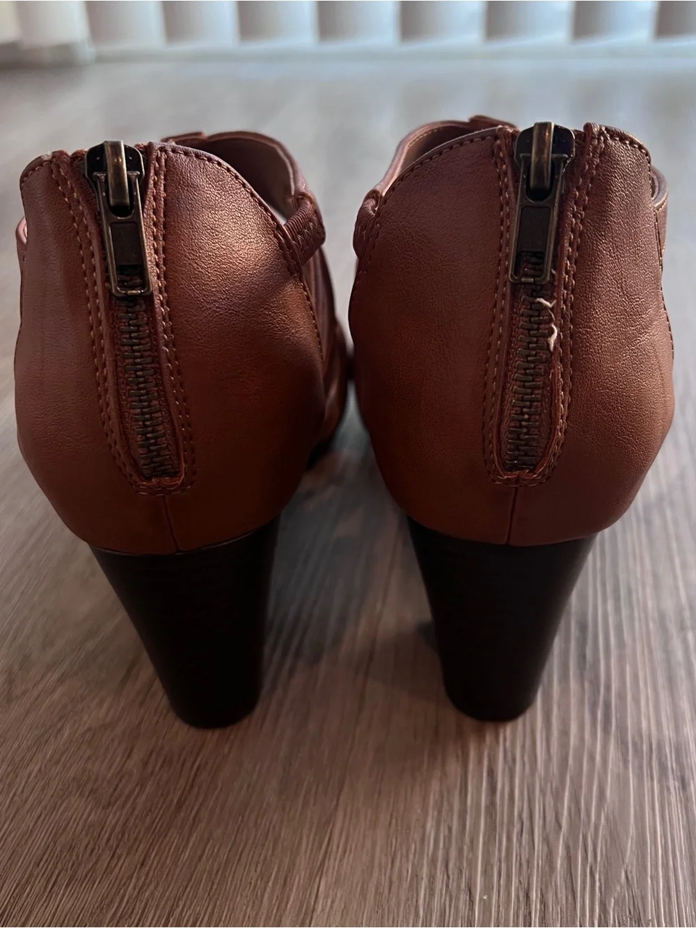 Easy Street Amaze Women Sandal 8.5W Cognac Brown Strappy Caged Block Heel